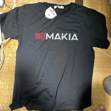 북유럽 브랜드 MAKIA T셔츠 블랙 미사용 새상품 택 포함 M