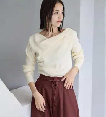 [ mystic ] 오프숄더 리브 니트 새상품급 아이보리