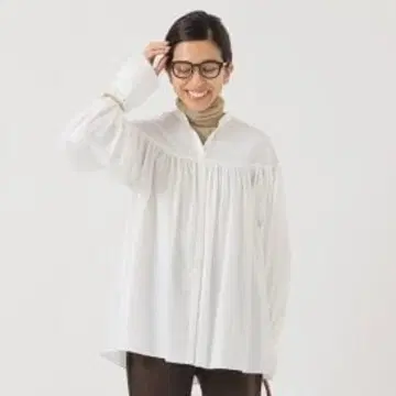 이에나 라운드 개더 블라우스