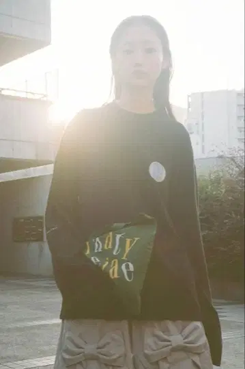 HOLIDAY x peate 콜라보T