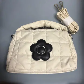 마리콴트 퀼팅 숄더백