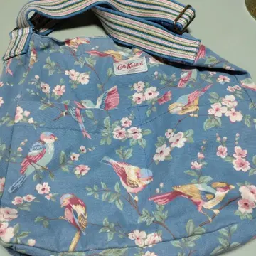 Cath Kidston 꽃과 새의 숄더백