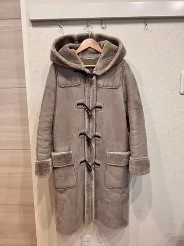 Mila Owen 페이크 무스탕 더플 코트