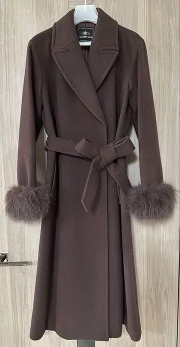 그레이스 콘티넨탈 퍼 달린 울 가운 코트 롱 코트