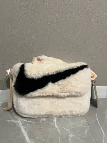 나이키 퍼 숄더백 핑크