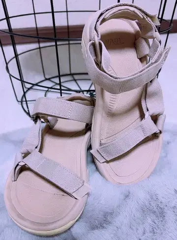 Teva 베이지 스포츠 샌들
