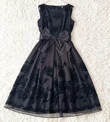 MS GRACY 블랙 슬리브리스 드레스