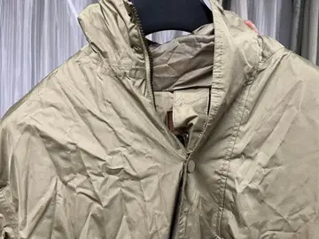 베이지 후드 부착 나일론 자켓