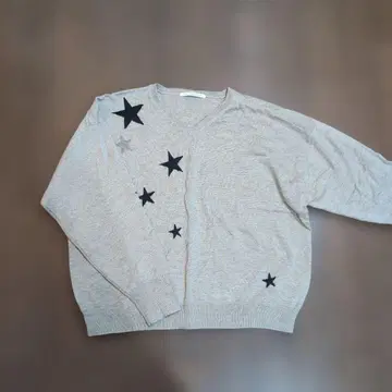 루카 레이디 랙 루카 별 패턴 V넥 스웨터