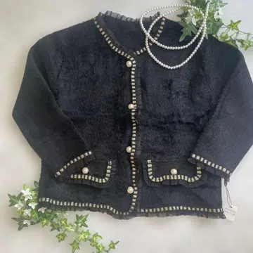 [새상품] 노카라 니트 자켓 펄 버튼 프릴 골드 스티치 블랙 M
