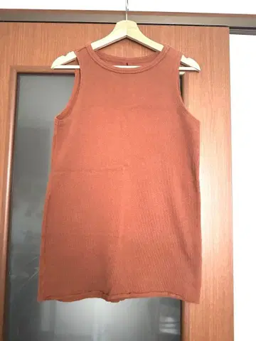 6roku 백 오픈 슬리브리스 니트