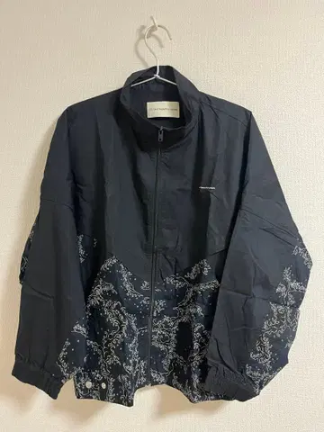 매장 완판템 GU x and beautiful people 나일론 자켓