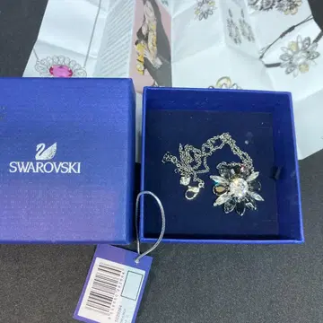 Swarovski 꽃 모티브 목걸이
