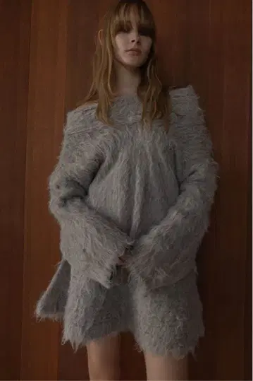 THE TOE Friedrich Off-shoulder Sweater