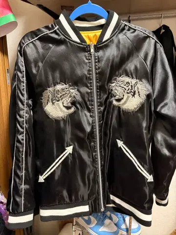 롤링 크레이들 블랙 호랑이 자수 스카잔