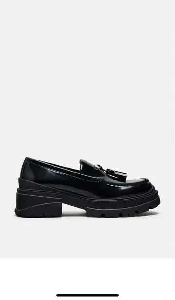 ZARA 새상품급 블랙 로퍼 통굽 태슬 포함