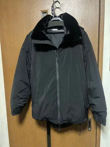 블랙 충전솜 후드 부착 자켓