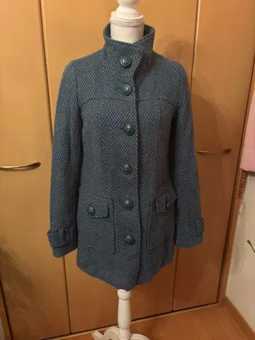 도트 무늬 스탠드 카라 코트