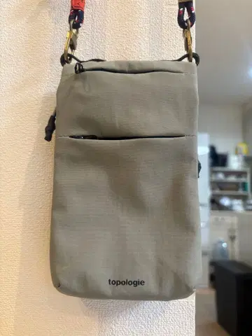 토폴로지 폰 사코슈 모스그린 스트랩 포함