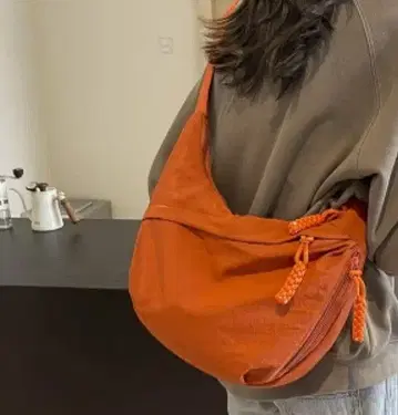 오렌지 숄더백 조정 가능