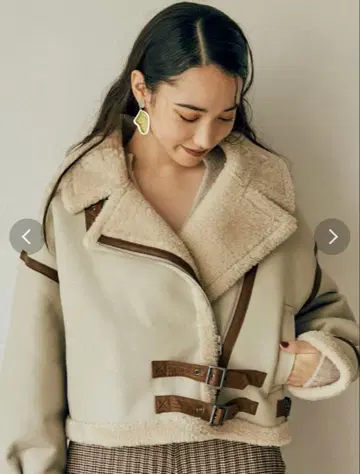 무스탕풍 숏코트 크림색