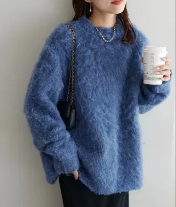 푹신푹신 파랑 크루넥 스웨터