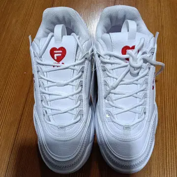 미사용 FILA 하트 로고 화이트 스니커즈