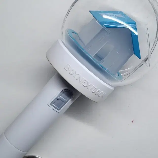 보넥도 응원봉 키링 미세 하자 정상 작동