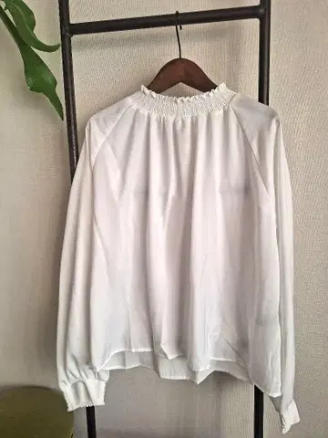 미사용 새상품 YECCA VECCA 이카 베카 긴팔 블라우스