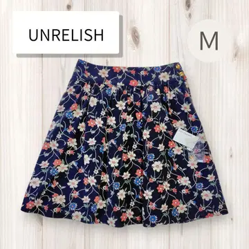 새상품 UNRELISH 꽃무늬 M 사이즈 무릎 기장 스커트