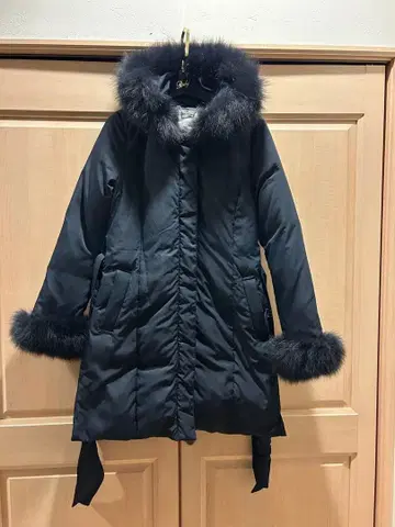 BE RADIANCE 퍼 트리밍 롱 다운 자켓 블랙