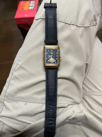 직사각형 가죽 손목시계 블랙 다이얼