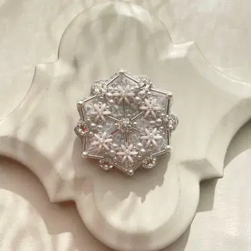 눈꽃 비즈 자수 브로치