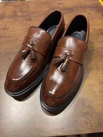 브라운 가죽 태슬 로퍼