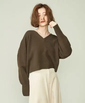conte NVL V넥 니트 MOCA