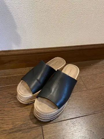 JILL STUART 블랙 통굽 샌들