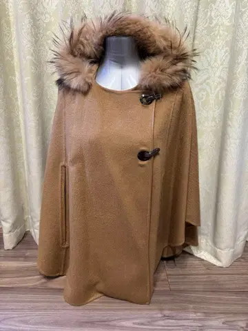 [ 새상품급 ] 퍼 달린 베이지 판초