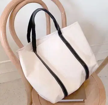 화이트 캔버스백 블랙 스트랩