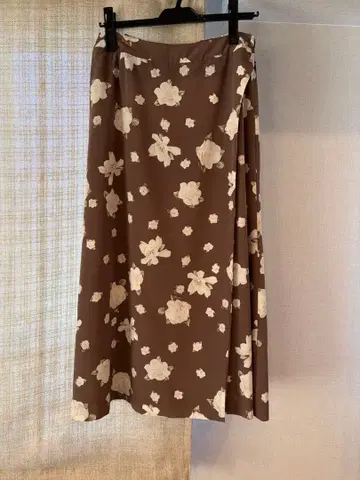 새상품급 잉게부르크 꽃무늬 브라운 롱 스커트