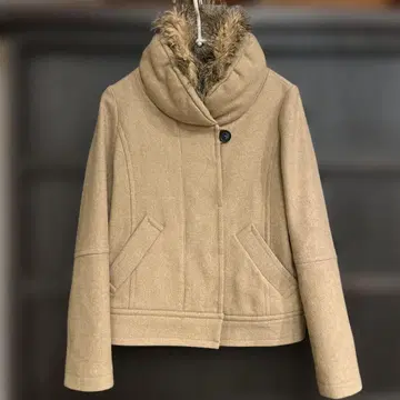 퍼 달린 베이지 울 코트