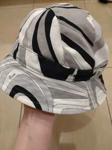 에밀리오 푸치 클리닝 완료