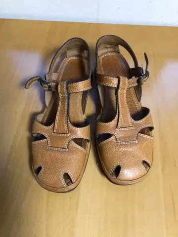 배송비 포함 SAYA 브라운 가죽 오픈토 샌들 23.5