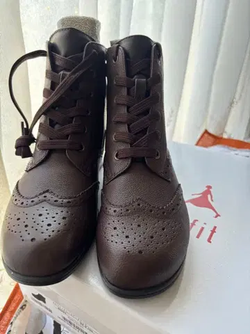 핏핏 핏핏 클래식 핏 레이스업 부츠 23.5cm