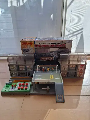 단종 프라레일 트윈 타워 스테이션 플라키즈 덤 포함