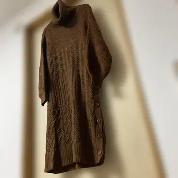 월드 브라운 니트 터틀넥 원피스