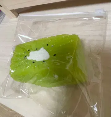 kikisquishy 쪼물쪼물 스퀴즈 키위 아이스 버터