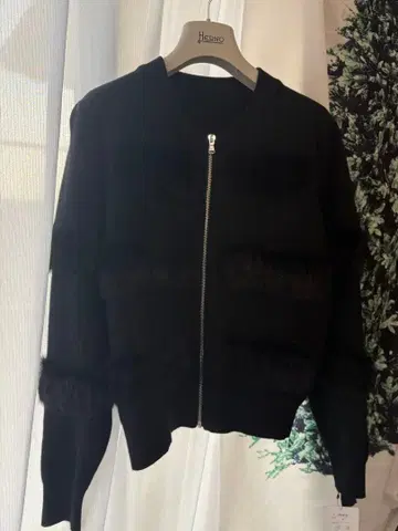 미사용 새상품 Plus alpha 블랙 퍼 니트