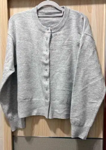 그레이 니트 가디건 버튼 포함