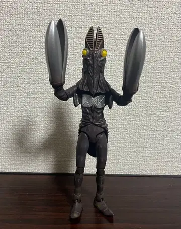 ULTRA-ACT 발탄 성인 2대 울트라맨