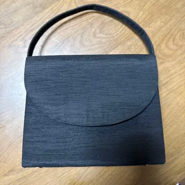 블랙 포멀 백 고급 소재 x 세련된 디자인 추모 의상 대응